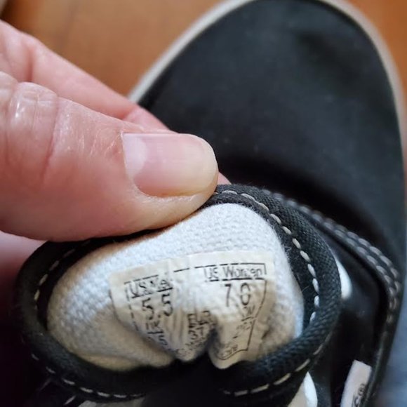 Vans Authentic Classic Black Canvas Skate Shoes Women's Size 7 Men's Size 5.5 - Picture 3 of 4